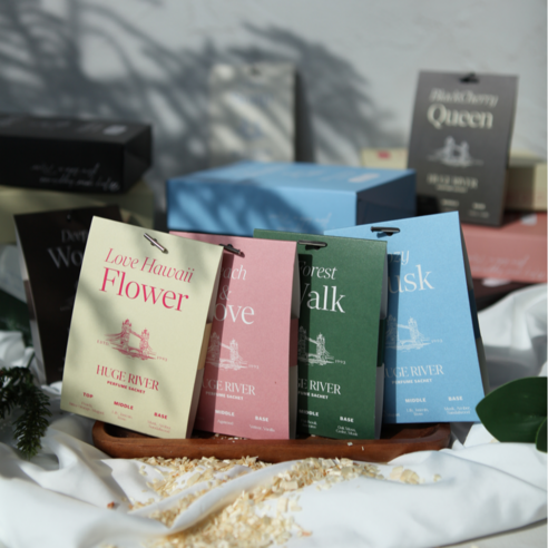 Huge River Premium Perfume Sachet Air Freshener, Black Cherry Queen, 1 set, 40g